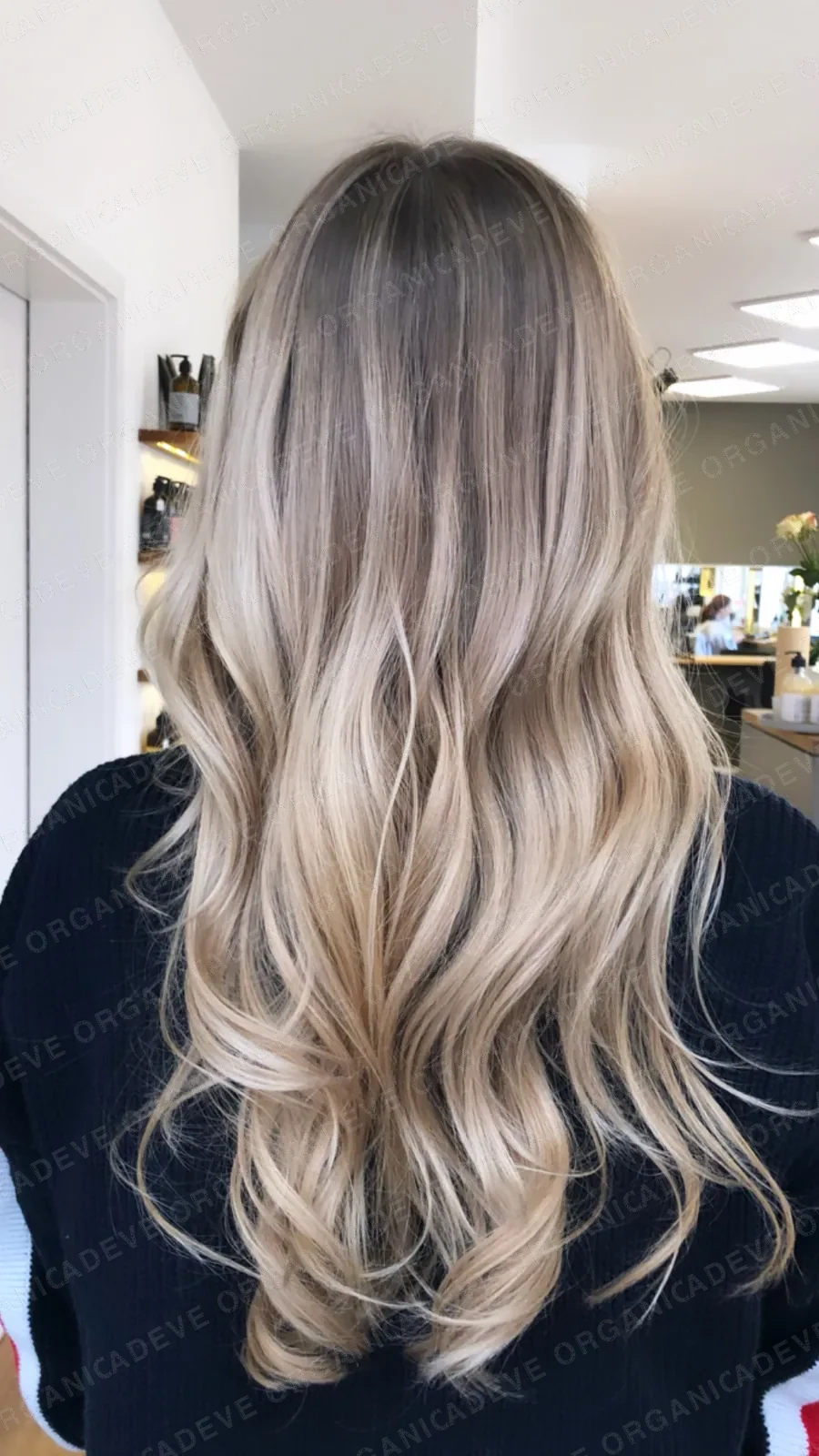 Blonde Balayage mit sanftem Farbverlauf im ADEVE Organic Salon Waiblingen