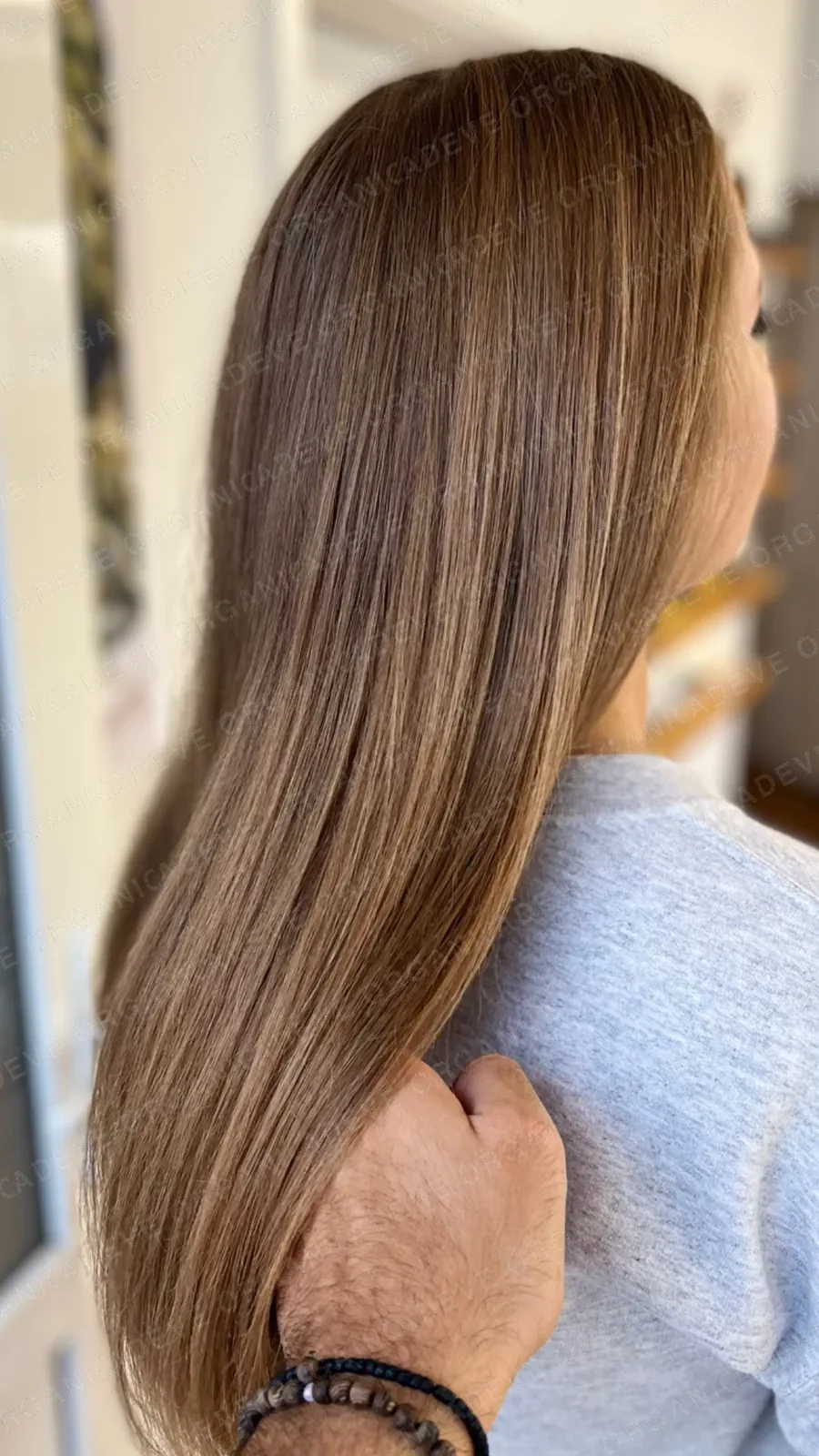 Glatter Haarschnitt mit gepflegtem Finish im ADEVE Organic Salon
